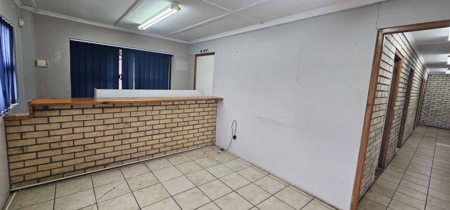 To Let Commercial Property for Rent in Beacon Bay North Eastern Cape